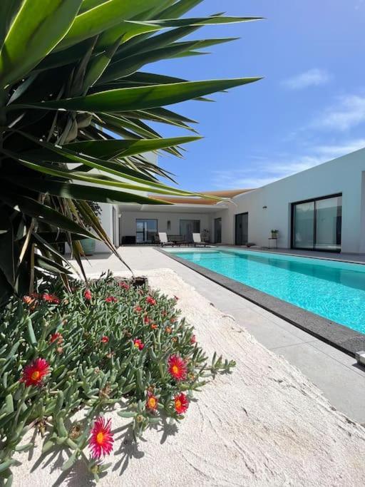 Maison Au Pied Du Calderon Hondo Villa *